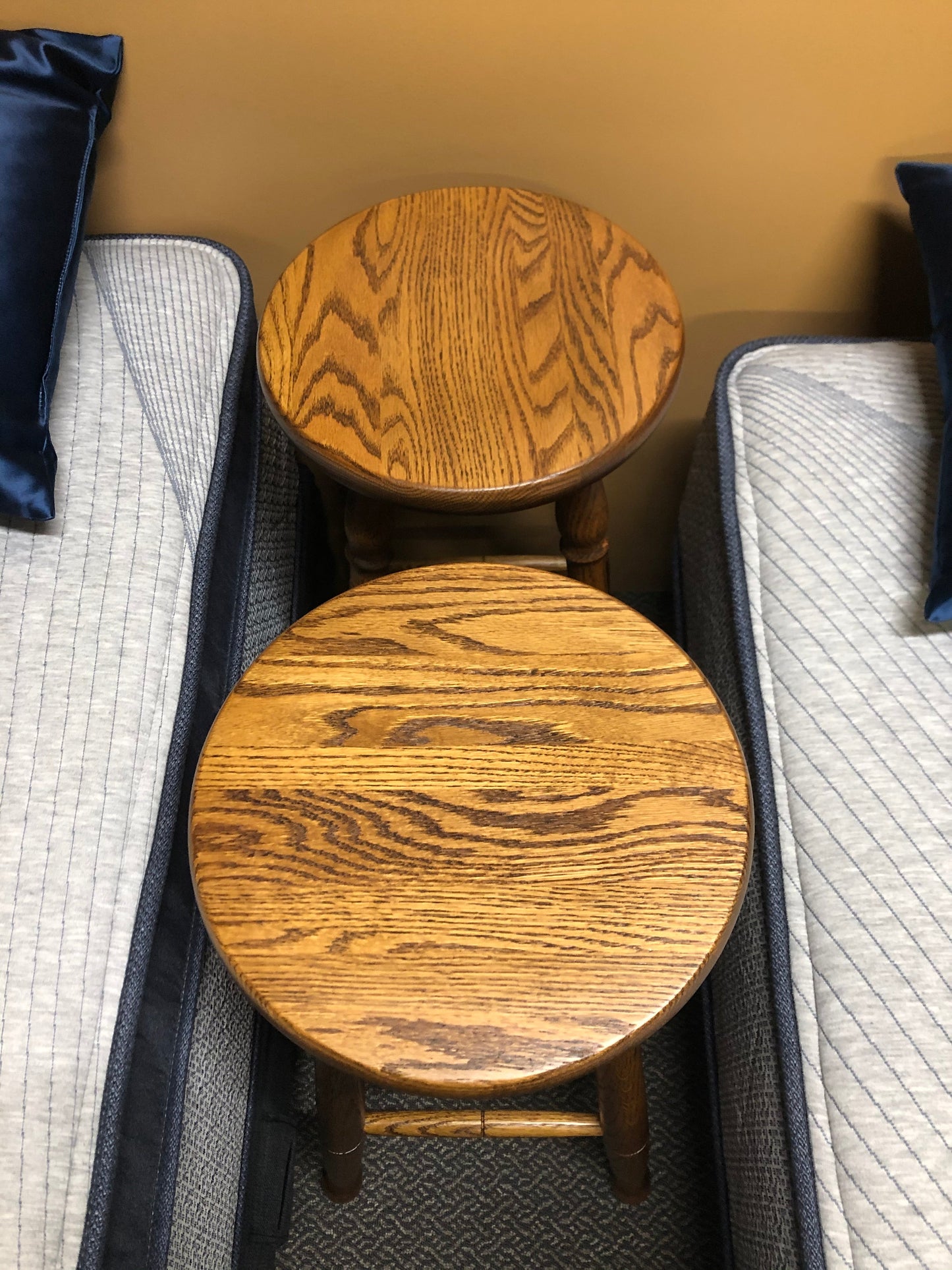 661 Smooth Oak Colonial 30" Stool 4 Available in Black Walnut Finish S-238