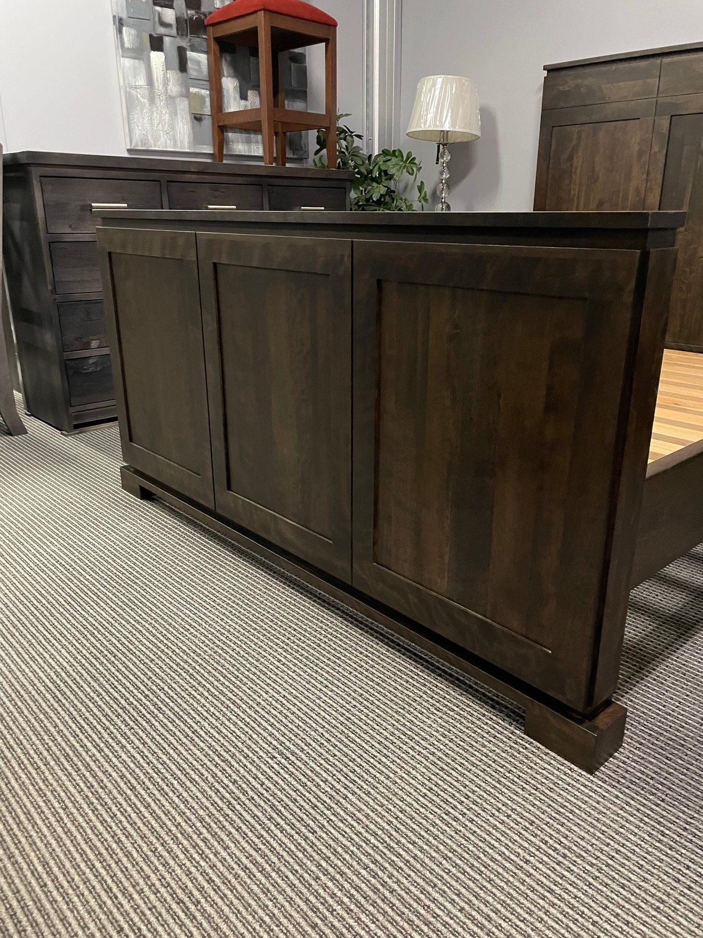 D293B Queen Designer Bed in Guinness Finish S-744