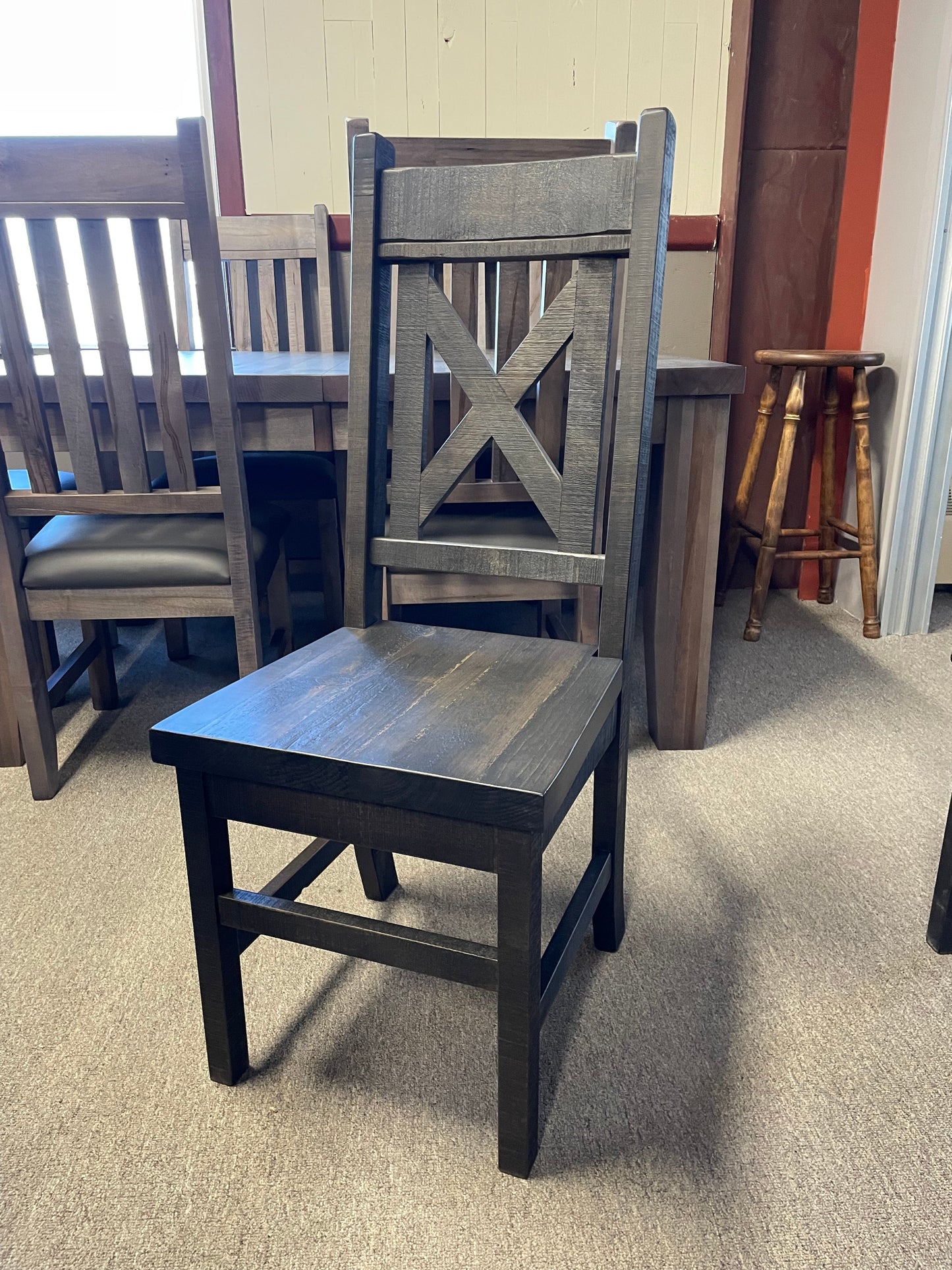 Rustic Pine R431P Harvest Table & 4 R750B Chairs & 2 R751B Chairs in Ebony Finish S-712
