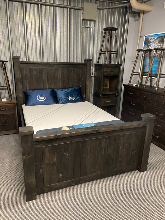 K252P Rustic Pine Kabin Queen Bed in Ebony Finish S-496