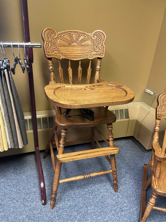 679 Smooth Oak Childs High Chair in Black Walnut Finish S-530