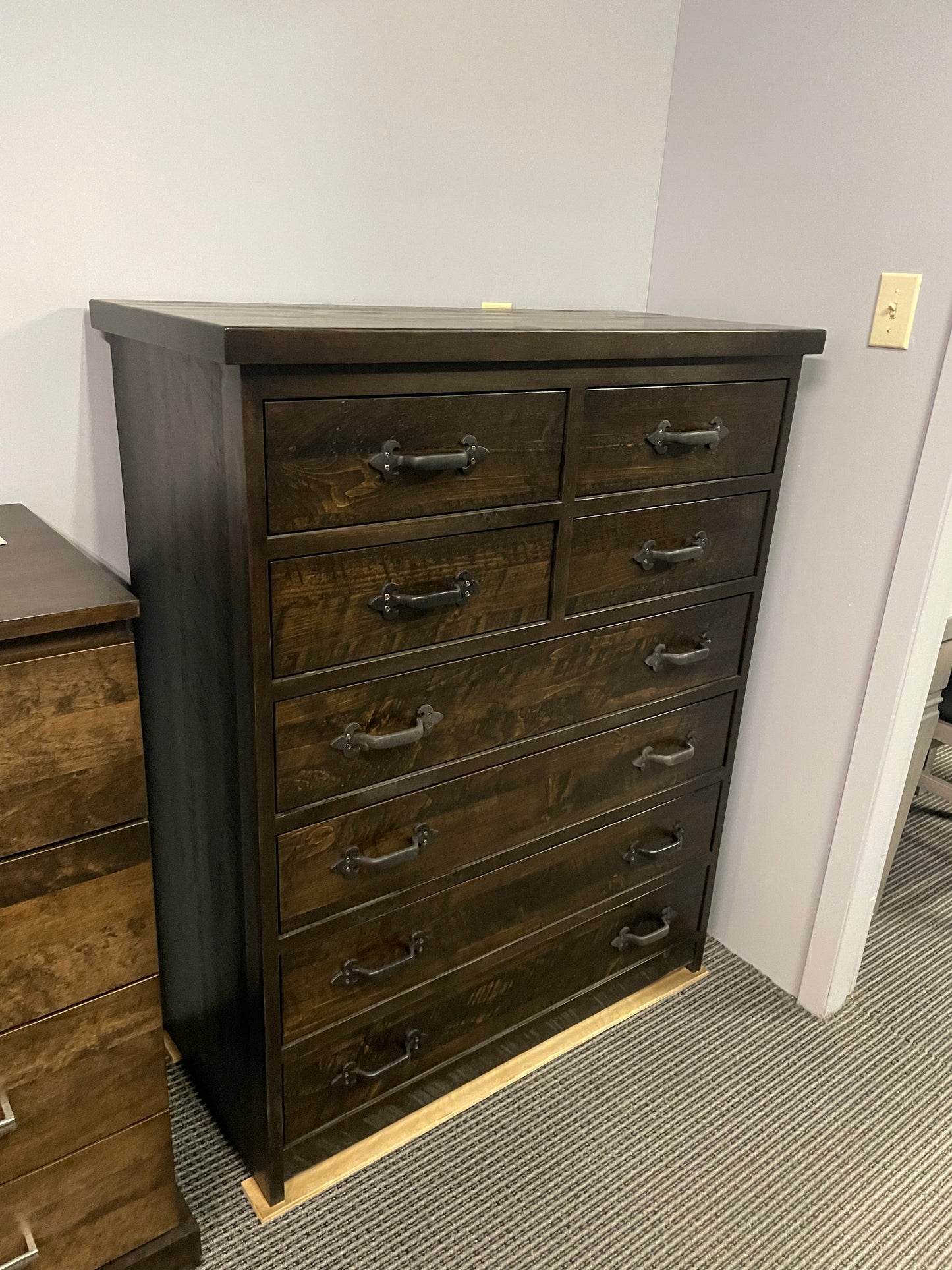 R206AP Rustic Pine 8 Drawer Chest in Guinness Finish S-553