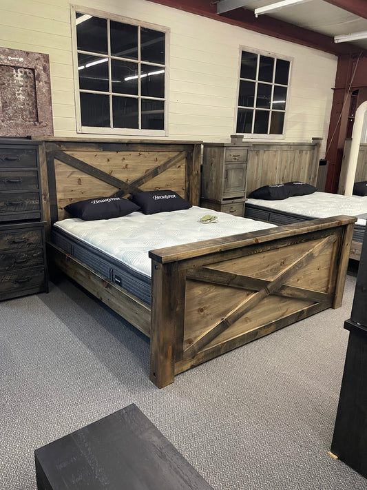 R250P Rustic Pine Barn Door King Bed in Rome Finish S-578