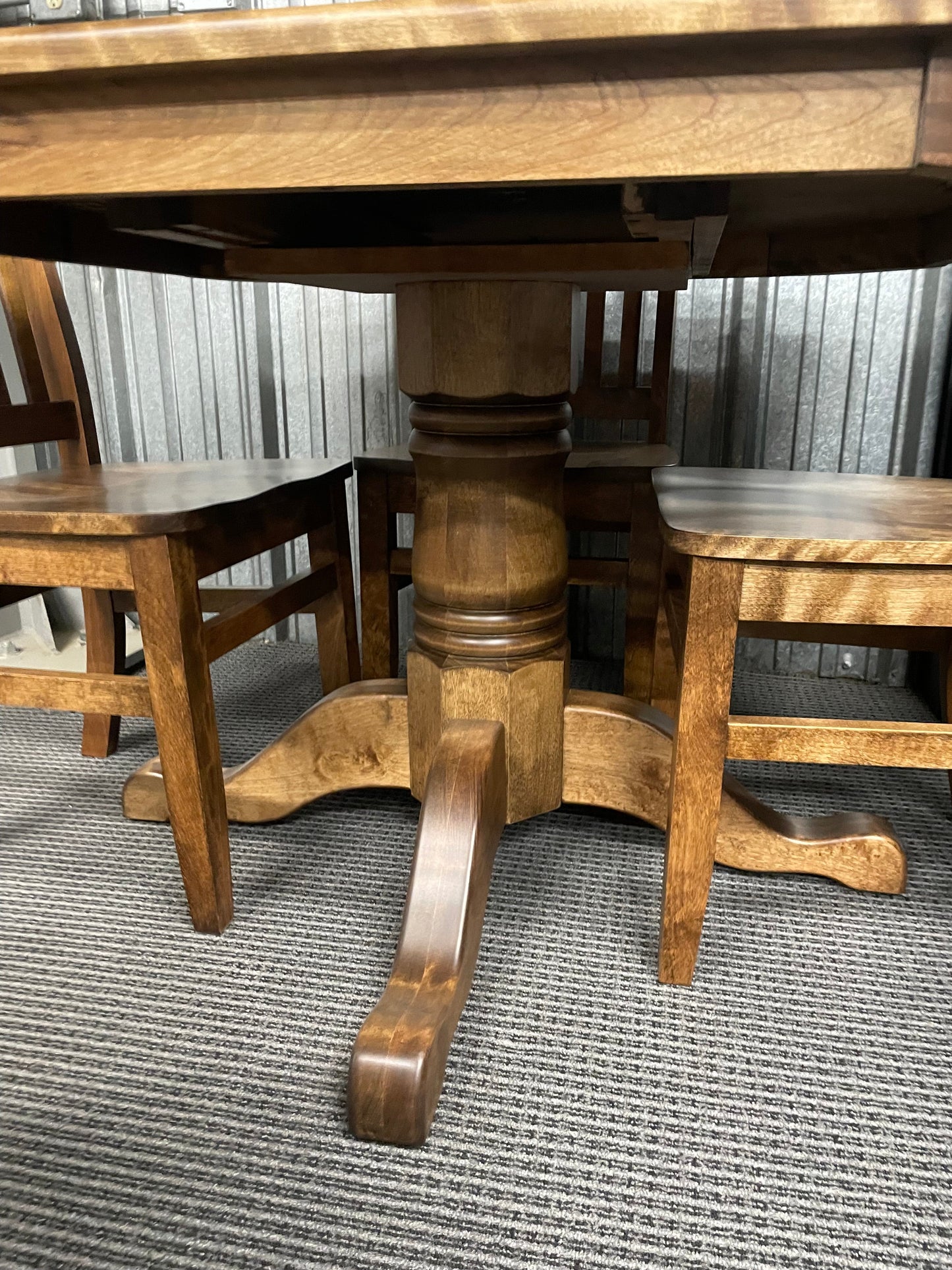 Smooth Birch 5/4 507B Single Colonial Pedestal Table & 4 Smooth Scholar Chairs with Saddled Wood Seats in Black Walnut Finish S-716